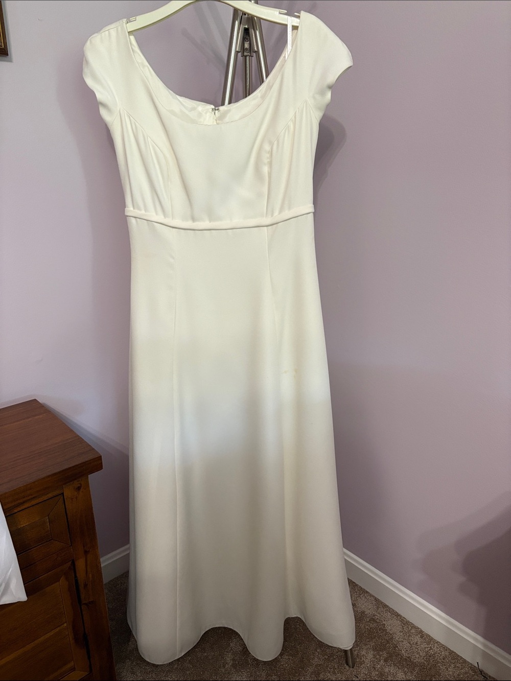 Elegant Off-White Cap-Sleeve A-Line Gown